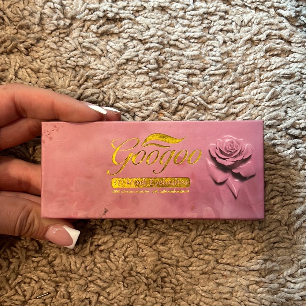 Googoo lashes with tweezers